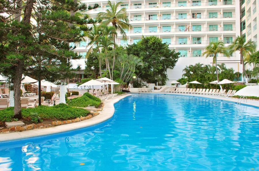 Emporio Acapulco Exterior foto The swimming pool at the Grand Palladium Hotel