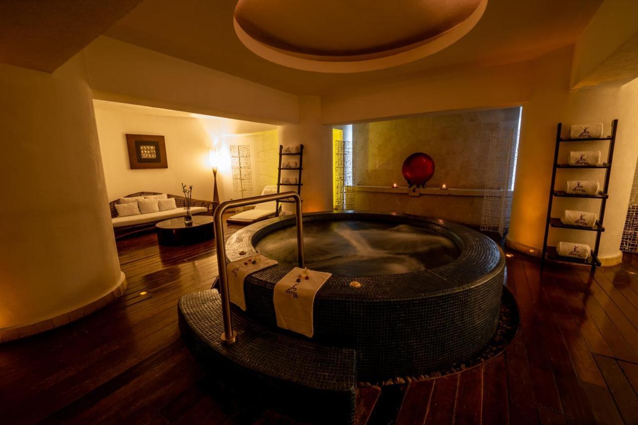 Emporio Acapulco Exterior foto A whirlpool bath