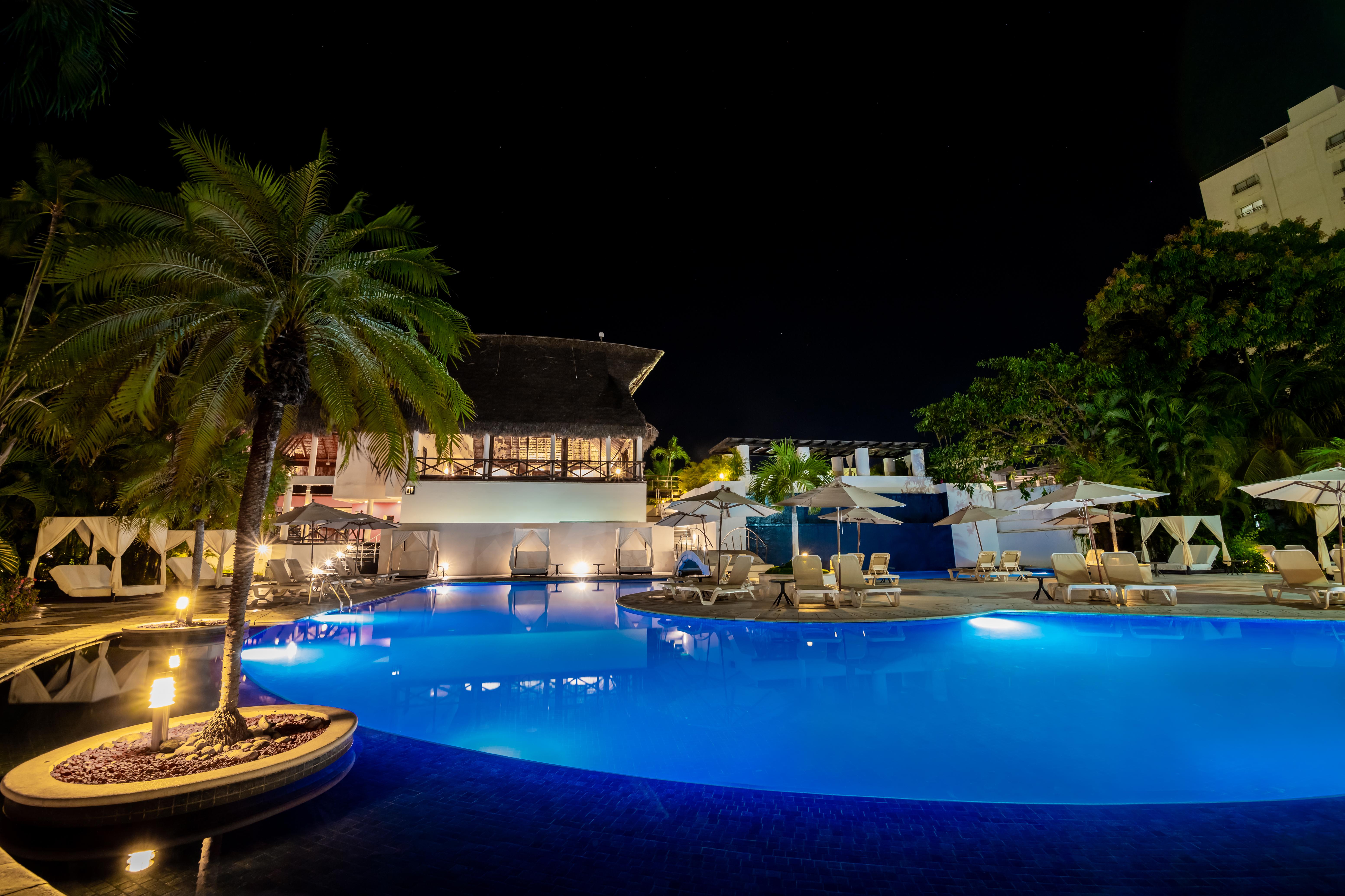 Emporio Acapulco Exterior foto The pool at the Royal Thai Beach Hotel